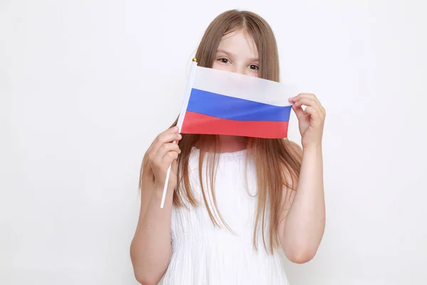 可爱的小女孩和俄罗斯国旗 — 图库照片