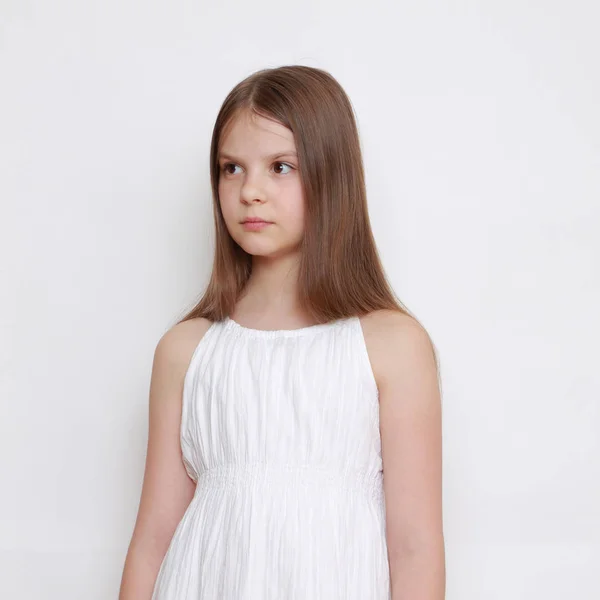 Teenie Mädchen Posiert Vor Der Kamera Als Mode Model — Stockfoto
