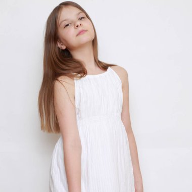 Stüdyo imge-in duygusal küçük kız 