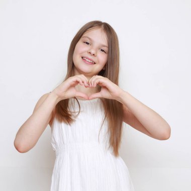 Stüdyo imge-in duygusal küçük kız 