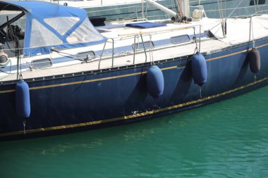 Genoa, İtalya - 6 Nisan 2018: Ayrıntılarda picturesque Port Cenova (Genova) bahar güneşli bir günde, İtalya.