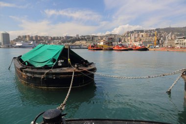 Genoa, İtalya - 6 Nisan 2018: Ayrıntılarda picturesque Port Cenova (Genova) bahar güneşli bir günde, İtalya.