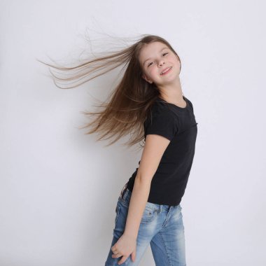 Posin beyaz genç kız