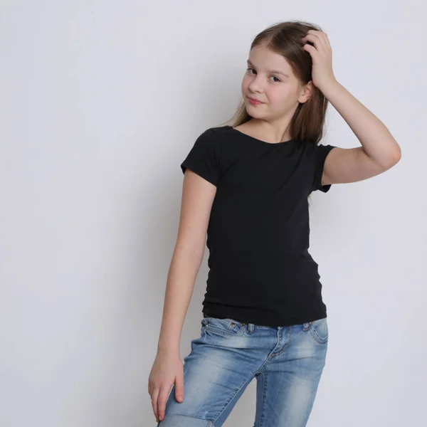 Kaukasische Teenager Mädchen Posen — Stockfoto