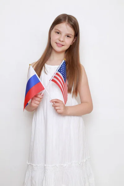 Rus Amerikan Bayrakları Tutan Genç Kız — Stok fotoğraf