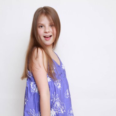 Bir model olarak genç kız 