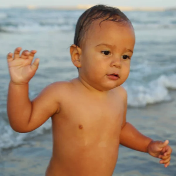 Baby Boy Sommer Freien Porträt Über Der Küste — Stockfoto