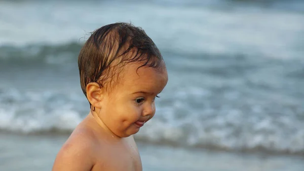 Entzückendes Porträt Eines Kleinen Jungen — Stockfoto