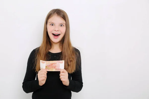 Ruské Dospívající Dívka Držící 5000 Rublů Pět Tisíc Rublů Hotovosti — Stock fotografie