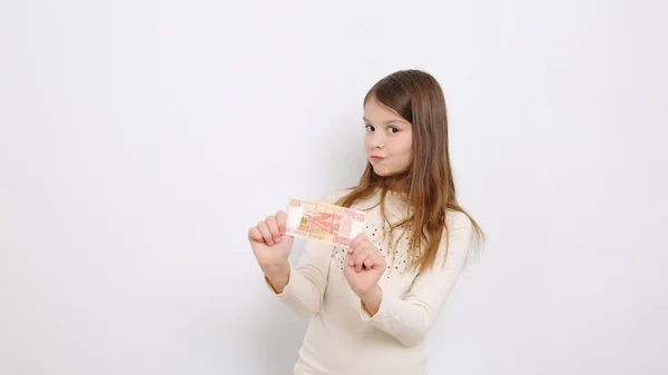 Menina Adolescente Russo Segurando 5000 Rublos Cinco Milhares Rublos Dinheiro — Fotografia de Stock