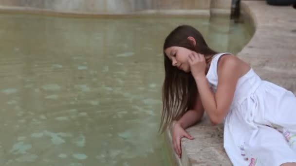 Beautiful Teen Girl Sitting City Fountain Summer — Stock Video