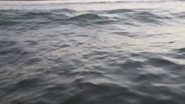Deniz dalgaları. Seçilen odak.