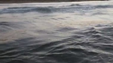 Deniz dalgaları. Seçilen odak.