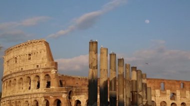 Roma'da Colosseum olarak bilinen ünlü Amphitheatrum Flavium detayları, İtalya
