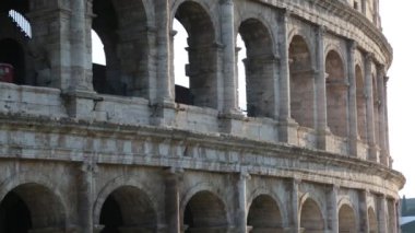 Roma'da Colosseum olarak bilinen ünlü Amphitheatrum Flavium detayları, İtalya