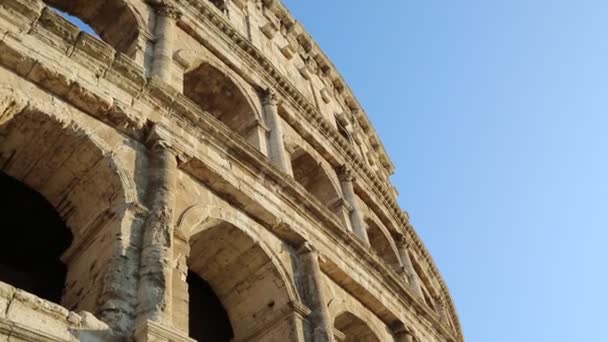 ローマ イタリアのコロッセオとして知られている有名な円形座炎フラビウムの詳細 — ストック動画