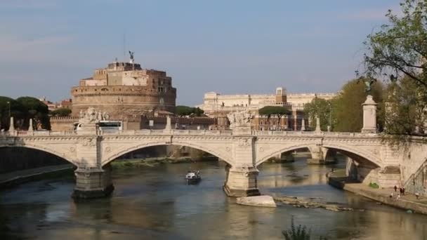 Antik Castel Ponte Sant Angelo Roma Talya Nın Manzarası Güneşli — Stok video