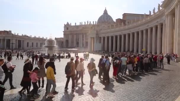Watykan Rzym Włochy Kwietnia 2019 Turyści Odwiedzają Bazylikę Świętego Piotra — Wideo stockowe