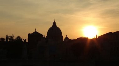 Gün batımında St. Paul Katedrali'ndeki pointe St.angel'dan manzara, Vatikan, Roma, İtalya