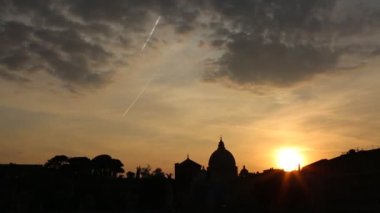 Gün batımında St. Paul Katedrali'ndeki pointe St.angel'dan manzara, Vatikan, Roma, İtalya