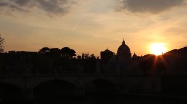 Gün batımında St. Paul Katedrali'ndeki pointe St.angel'dan manzara, Vatikan, Roma, İtalya