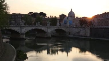 Gün batımında St. Paul Katedrali'ndeki pointe St.angel'dan manzara, Vatikan, Roma, İtalya