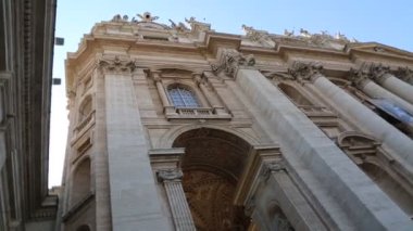 Vatikan'daki St.Peter Meydanı'ndaki heykeller, Roma, İtalya.
