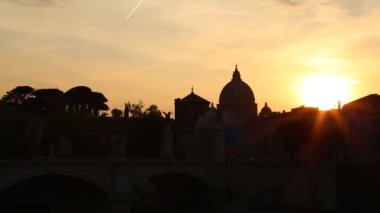 Gün batımında St. Paul Katedrali'ndeki pointe St.angel'dan manzara, Vatikan, Roma, İtalya