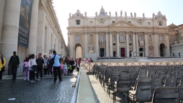 梵蒂冈 意大利 2019年4月18日 游客参观意大利罗马的圣彼得大教堂和梵蒂冈广场 — 图库视频影像