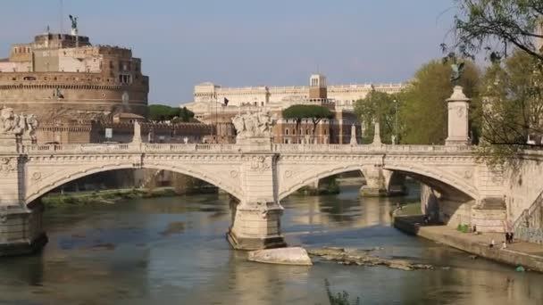 Antik Castel Ponte Sant Angelo Roma Talya Nın Manzarası Güneşli — Stok video