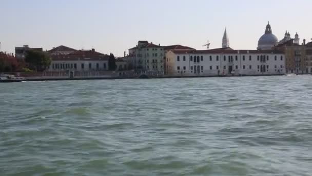 Venecia Italia Abril 2019 Vista Desde Autobús Acuático Vaporetto Barco — Vídeo de stock