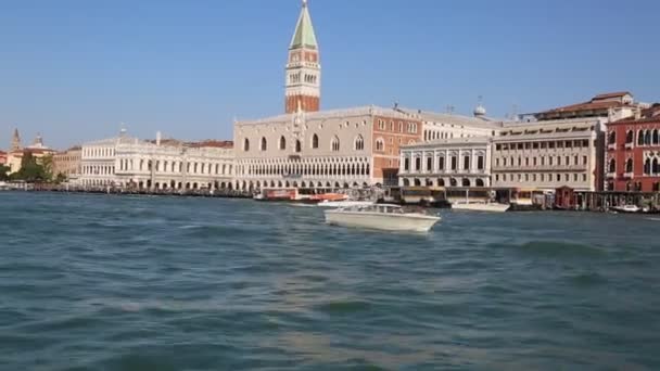 Venedig Italien April 2019 Blick Vom Wasserbus Vaporetto Kanalboot Dampfboot — Stockvideo