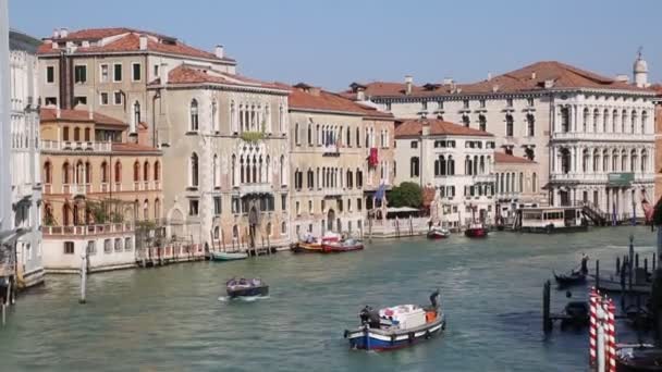 Venice Olaszország Április 2019 Kilátás Vízibusz Vaporetto Csatorna Csónak Gőzhajó — Stock videók