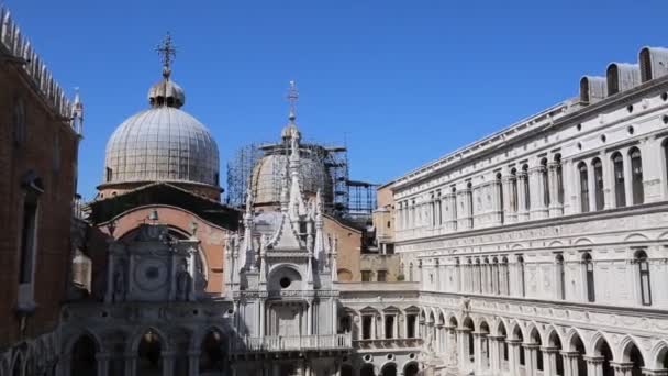 Venice Italy Апреля 2019 Года Детали Открытом Воздухе Снаружи Дворца — стоковое видео