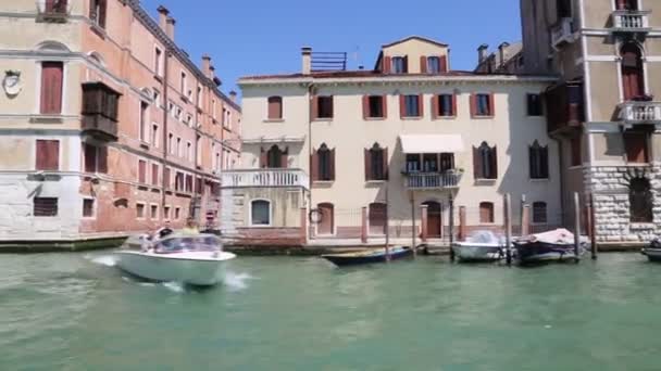 Venice Olaszország Április 2019 Kilátás Vízibusz Vaporetto Csatorna Csónak Gőzhajó — Stock videók