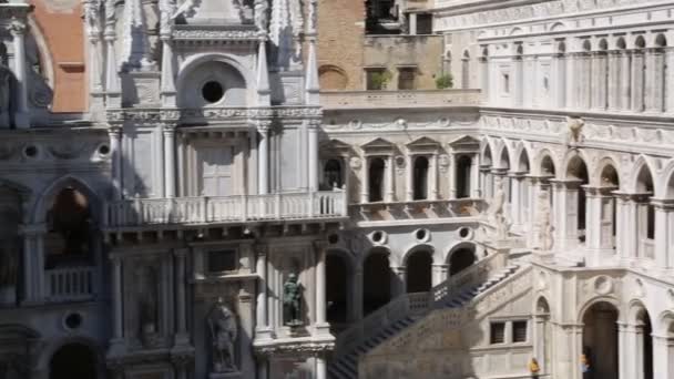 Venice Italy Апреля 2019 Года Детали Открытом Воздухе Снаружи Дворца — стоковое видео