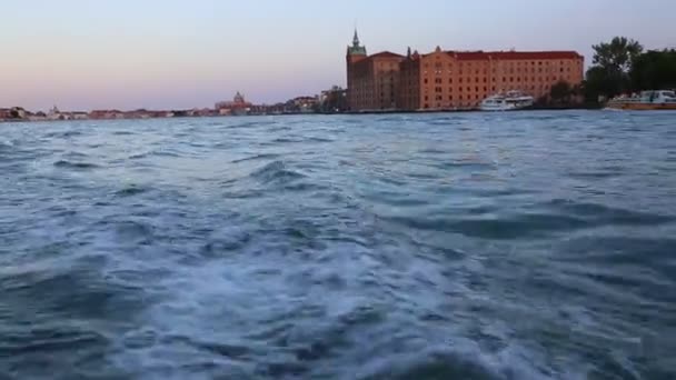 Venecia Italia Abril 2019 Vista Desde Autobús Acuático Vaporetto Barco — Vídeo de stock