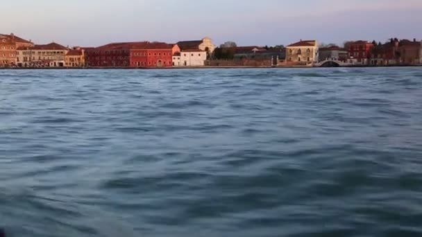 Venedig Italien April 2019 Utsikt Från Vattenbussen Vaporetto Kanalbåt Ångbåt — Stockvideo