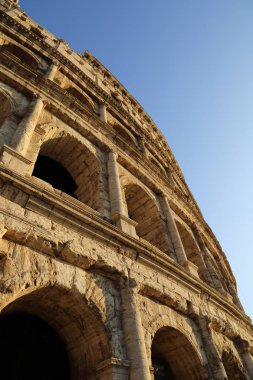 Roma'da Colosseum olarak bilinen ünlü Amphitheatrum Flavium detayları, İtalya.