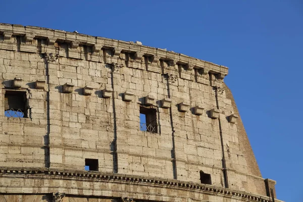 ローマ イタリアのコロッセオとして知られている有名な円形座炎フラビウムの詳細 — ストック写真