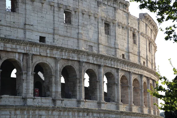 ローマ イタリアのコロッセオとして知られている有名な円形座炎フラビウムの詳細 — ストック写真