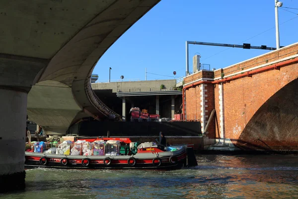 Venice Itália Abril 2019 Vista Ônibus Aquático Vaporetto Barco Canal — Fotografia de Stock