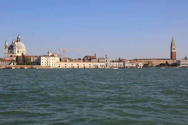 Venetië Italië April 2019 Uitzicht Vanaf Waterbus Vaporetto Canal Boat — Stockfoto