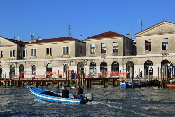 Venice Itália Abril 2019 Vista Ônibus Aquático Vaporetto Barco Canal — Fotografia de Stock