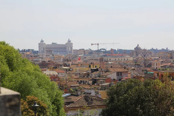 享有旧市中心全景 可欣赏古罗马著名地标建筑 意大利文化和古迹的全景 历史罗马 意大利 — 图库照片