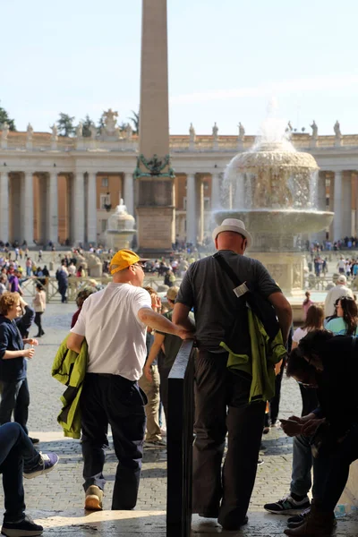 Vatican Rome Italy Апреля 2019 Года Туристы Посещают Базилику Святого — стоковое фото