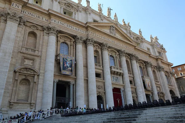 Βατικανό Ρώμη Ιταλία Απριλίου 2019 Τουρίστες Επισκέπτονται Βασιλική Του Αγίου — Φωτογραφία Αρχείου