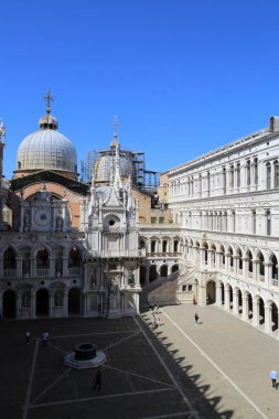 Venedik, İtalya - 20 Nisan 2019: Doge Palace'ın dış detayları (dış).