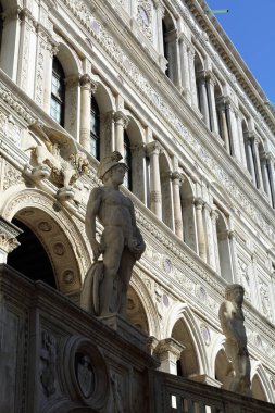 Venedik, İtalya - 20 Nisan 2019: Doge Palace'ın dış detayları (dış).