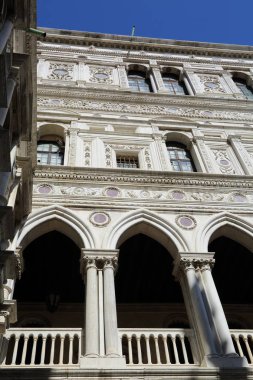 Venedik, İtalya - 20 Nisan 2019: Doge Palace'ın dış detayları (dış).